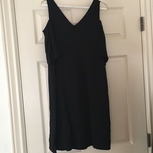 Black dress with shoulder cutouts 💫